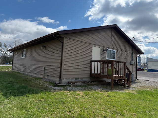 More Photos Of 631 N Pershing St, Energy Veterinarian Kennel For Sale