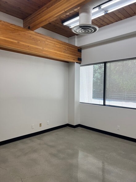 More Photos Of 4370 Tujunga Ave, Studio City Loft Creative Space For Lease