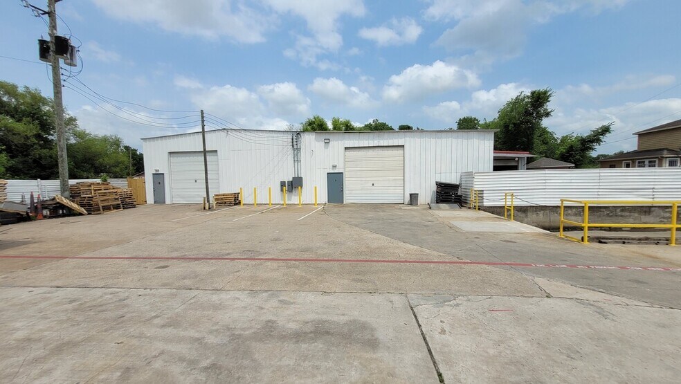 More Photos Of 234 Memory Ln, Houston Warehouse For Lease