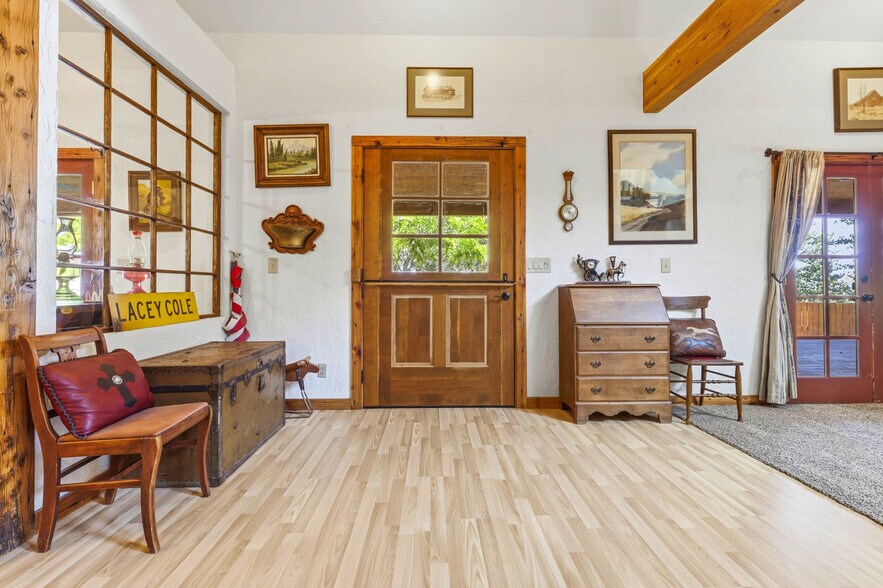 More Photos Of 315 Monument Dr, Burbank Freestanding For Sale