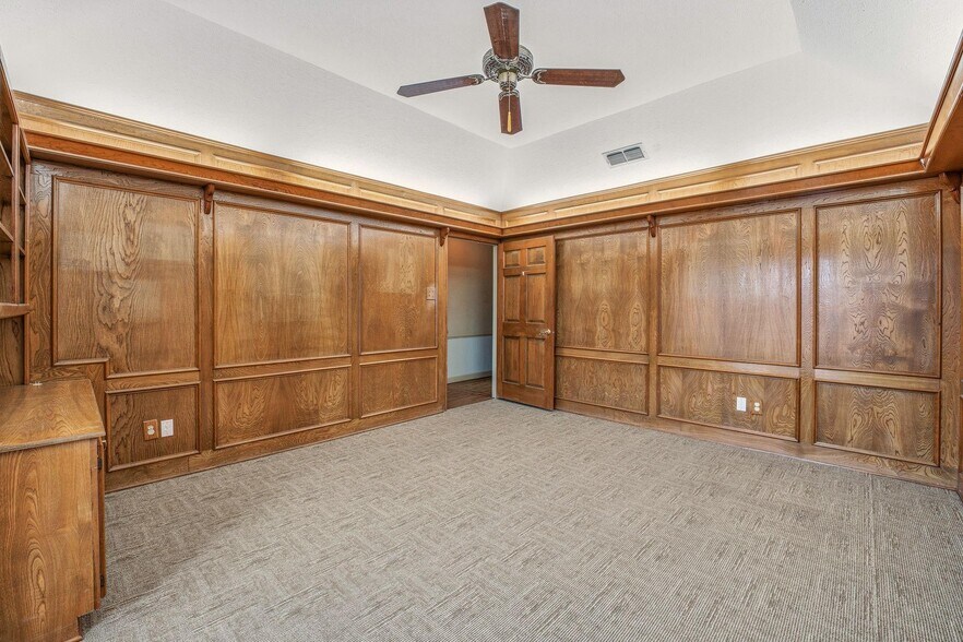 More Photos Of 240 W Green St, Stephenville Office For Sale