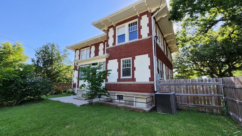 More Photos Of 119 N 7th St, Temple Office For Lease