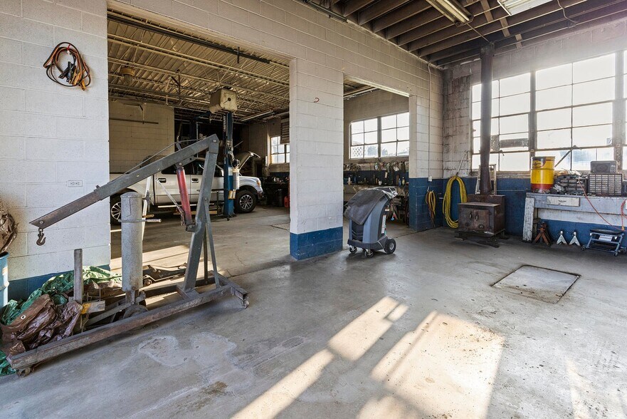 More Photos Of 249 S Wilson St, Vinita Auto Repair For Sale