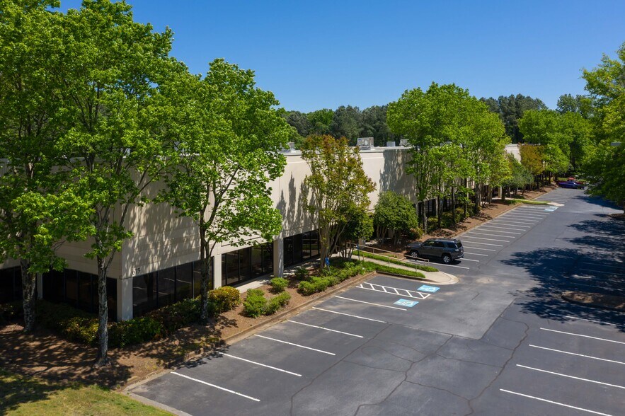 Primary Photo Of 675 Park North Blvd, Clarkston Warehouse For Lease