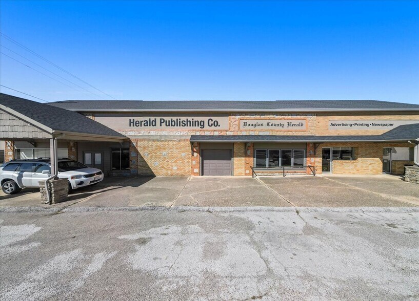 More Photos Of 302 E Washington Ave, Ava General Retail For Sale