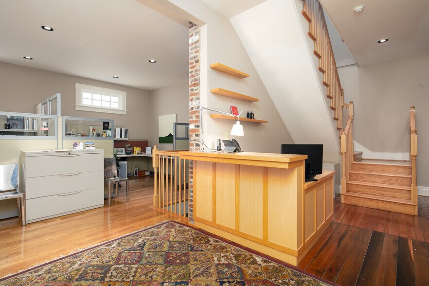 More Photos Of 146 E Third St, Lexington Office For Sale