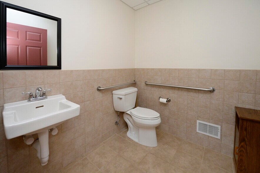 More Photos Of 85 Hopper Ave, Waldwick Medical For Lease