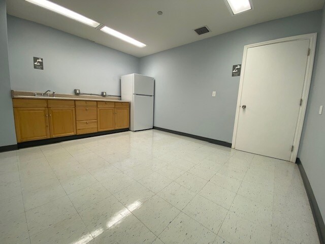 More Photos Of 91-110 Hanua St, Kapolei Manufacturing For Lease