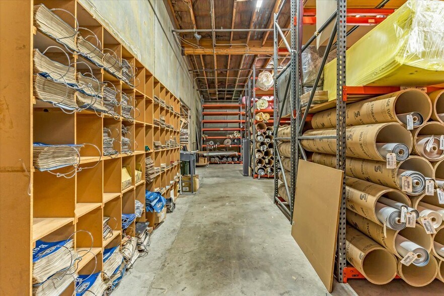 More Photos Of 1401 N Bailey Ln, Tucson Showroom For Sale