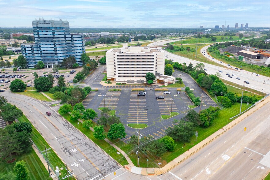 More Photos Of 28100 Franklin Rd, Southfield Hotel For Sale