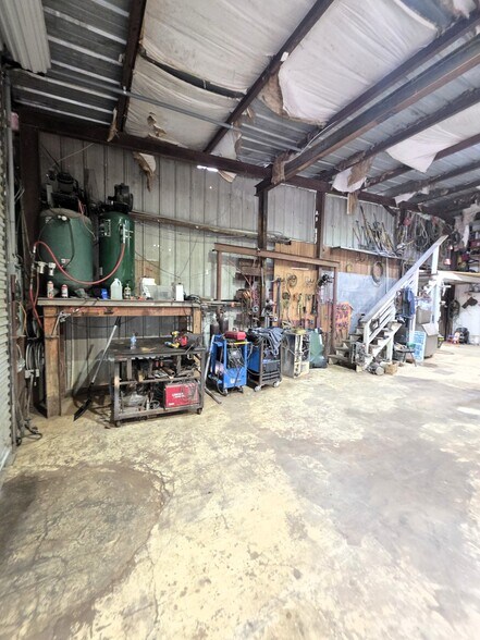More Photos Of 22195 Cedar St, Robertsdale Warehouse For Sale
