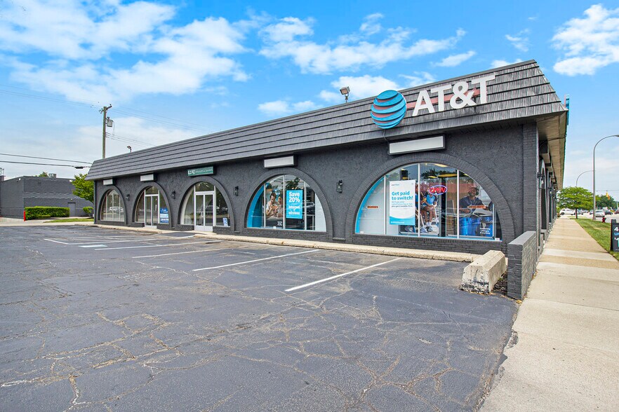 Primary Photo Of 1800 W 14 Mile Rd, Royal Oak Freestanding For Lease