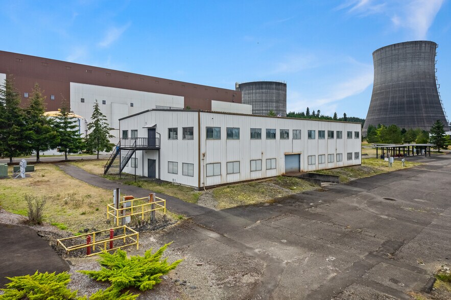 More Photos Of 51 Tower Blvd, Elma Flex For Lease