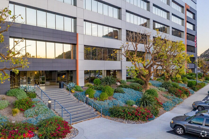 More Photos Of 404 Camino del Rio S, San Diego Office For Lease