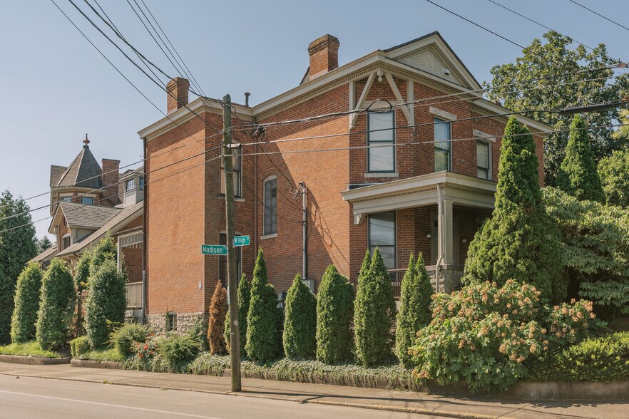 More Photos Of 300 Madison Pl, Lexington Apartments For Sale