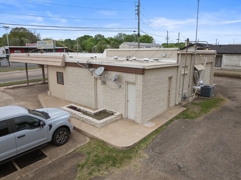 More Photos Of 1202 N Jefferson Ave, Mount Pleasant Specialty For Sale