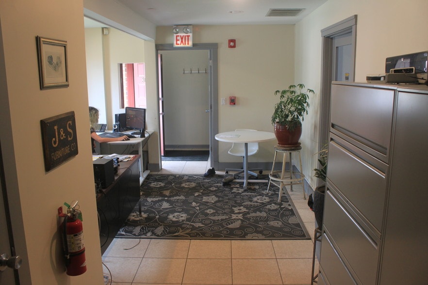 More Photos Of 3078-3080 W Soffel Ave, Melrose Park Distribution For Lease