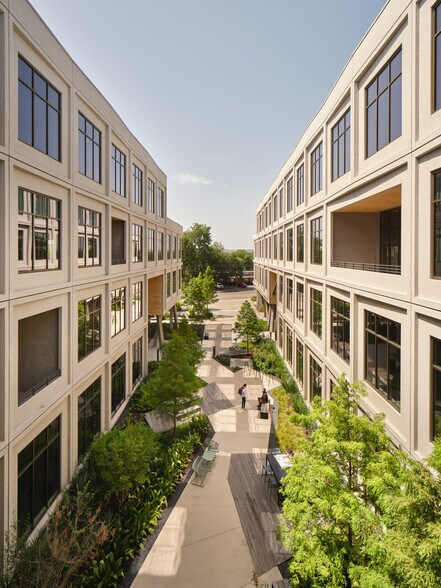 More Photos Of 3232 E Cesar Chavez St, Austin Unknown For Lease