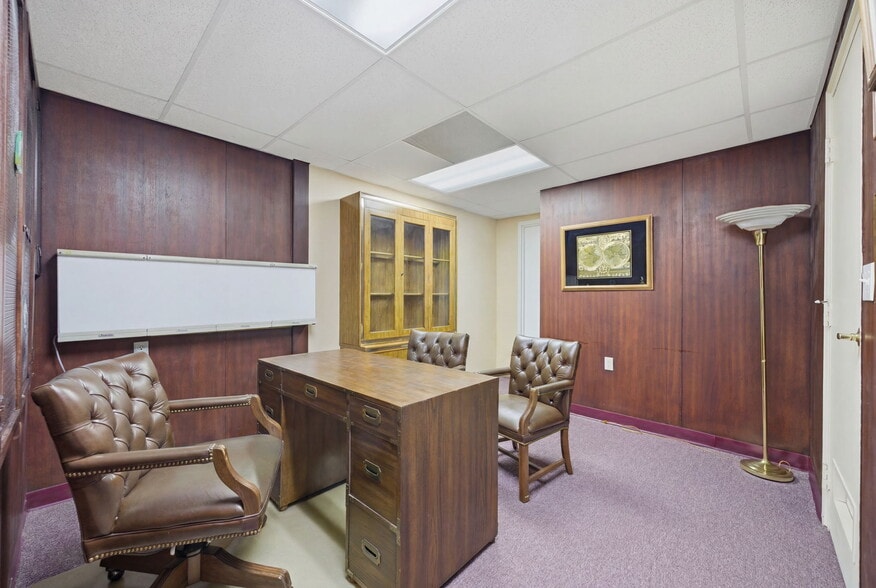 More Photos Of 1811 Bayshore Gardens Pky, Bradenton Medical For Sale