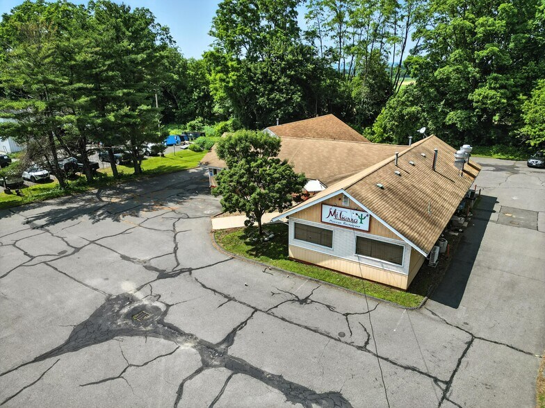 More Photos Of 48 Russell St, Hadley Restaurant For Lease