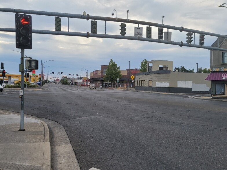 More Photos Of 2322-2326 Del Paso Blvd, Sacramento Storefront Retail Residential For Sale