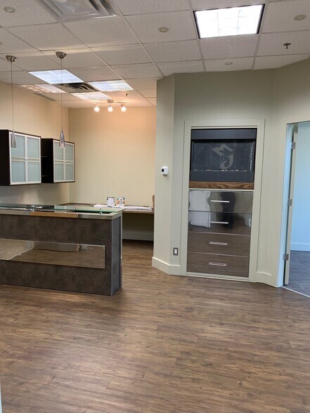 More Photos Of 2603 Hewes Way NW, Edmonton Medical For Sale