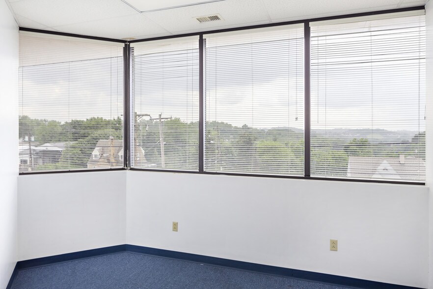 More Photos Of 1800 Pine Hollow Rd, McKees Rocks Medical For Lease
