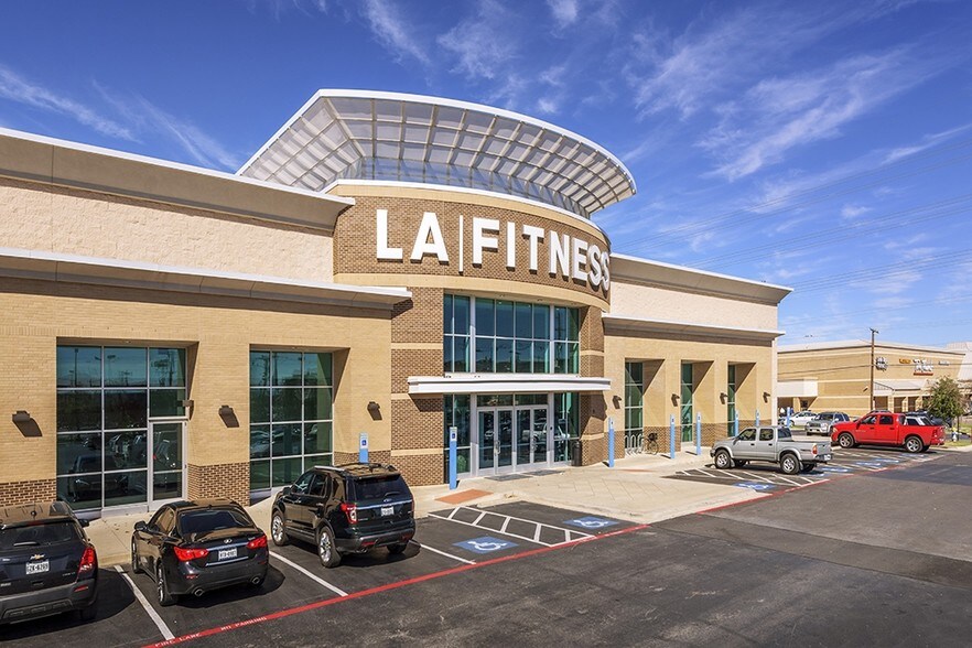 More Photos Of 5500 E Greenville Ave, Dallas Unknown For Lease