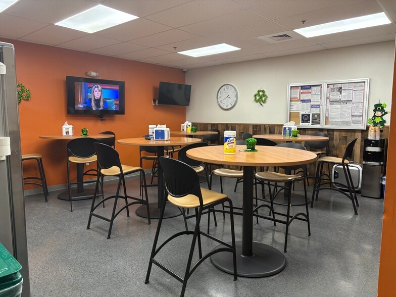 More Photos Of 260-300 Griffith Rd, Chicopee Warehouse For Lease