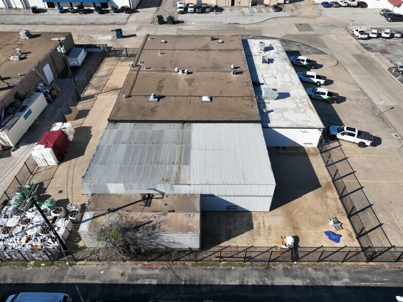 More Photos Of 3614 Security St, Garland Warehouse For Lease