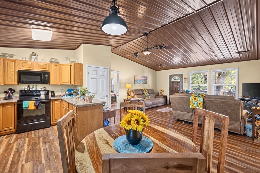 More Photos Of 4925 Hooper Hwy, Cosby Flex For Sale