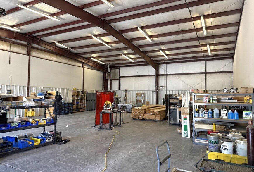 More Photos Of 7121 Statesville Rd, Charlotte Distribution For Lease
