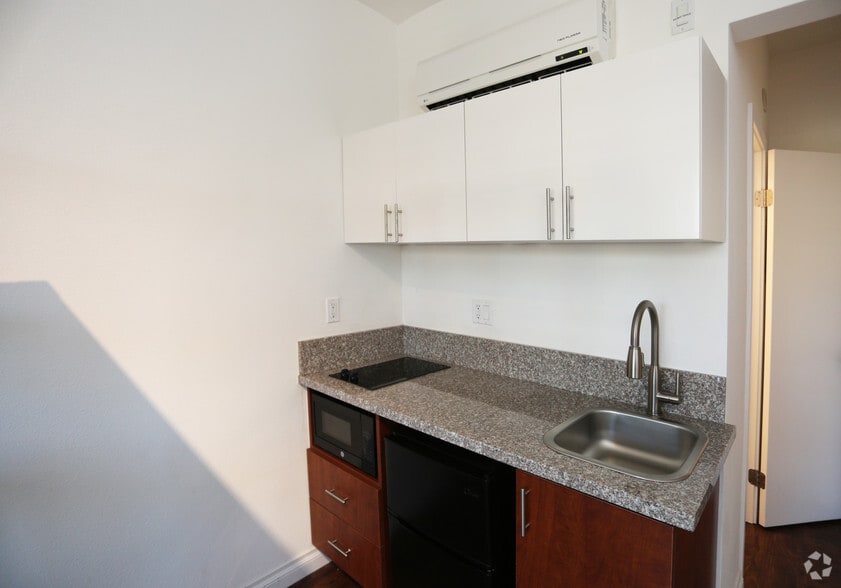 More Photos Of 5529-5533 Hollywood Blvd, Los Angeles Apartments For Lease