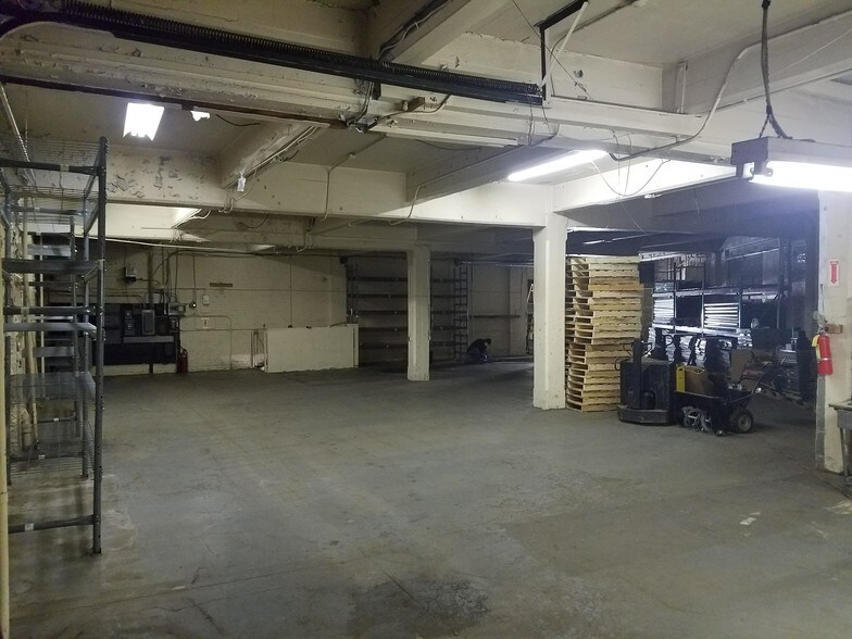 More Photos Of 60 Dickerson St, Newark Light Manufacturing For Lease