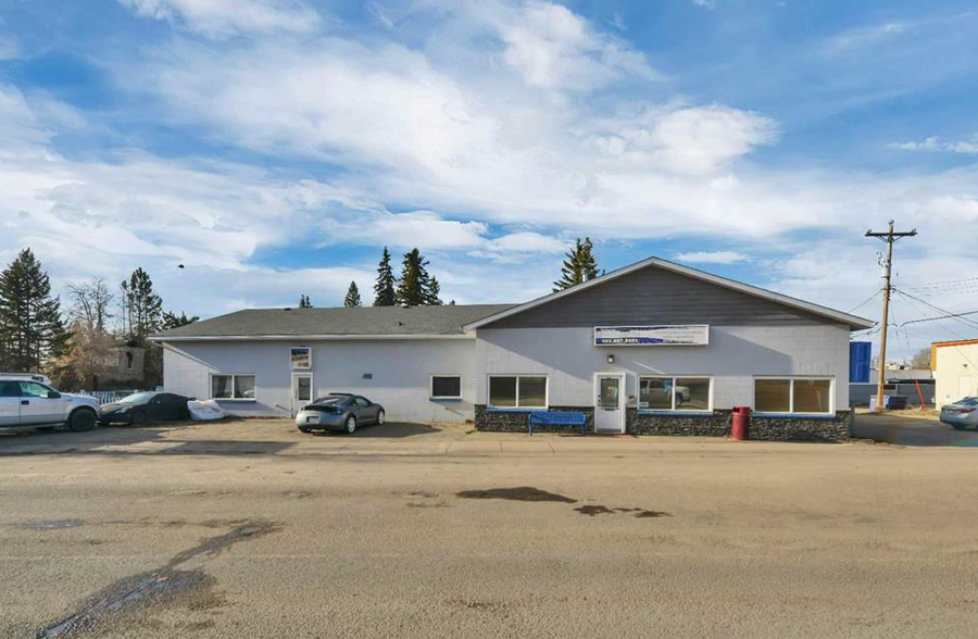 Primary Photo Of 5016 50 Av, Sylvan Lake General Retail For Sale