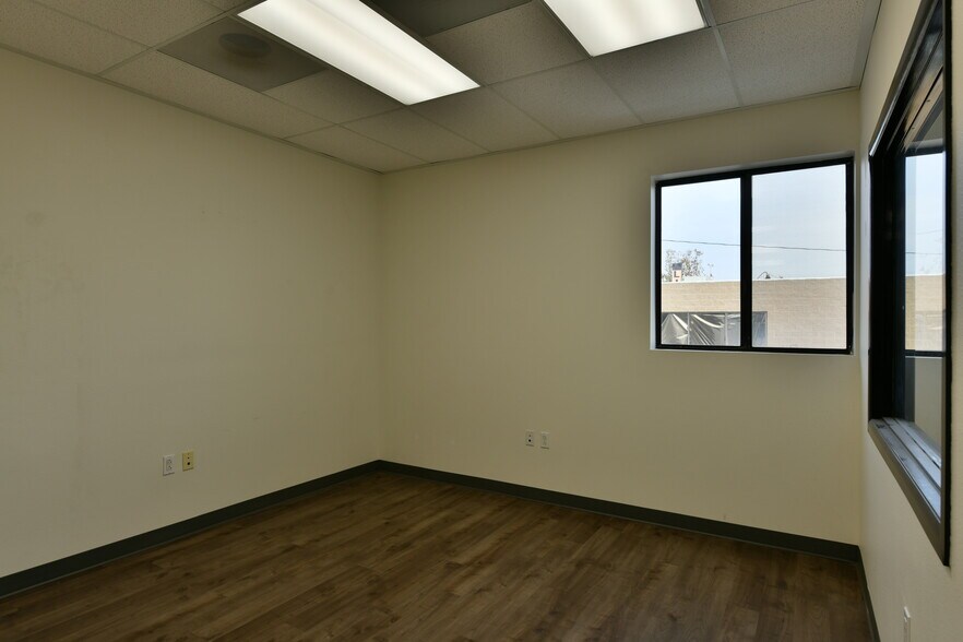 More Photos Of 15900 Hawthorne Blvd, Lawndale Office Residential For Lease
