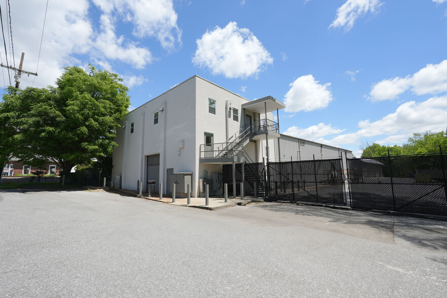 Primary Photo Of 7757 Woodbine Rd, Woodbine Warehouse For Lease