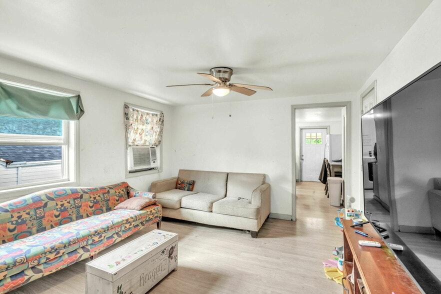 More Photos Of 929 N Roane St, Harriman Apartments For Sale