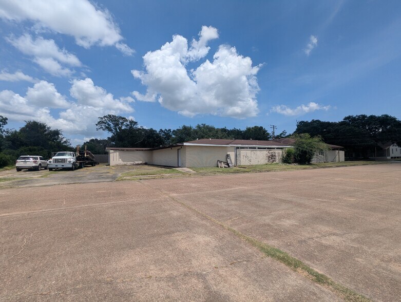 More Photos Of 3700 Doctors Dr, Port Arthur Office For Sale