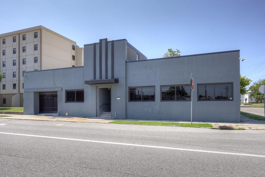 More Photos Of 102 S Wall Ave, Joplin Office For Sale