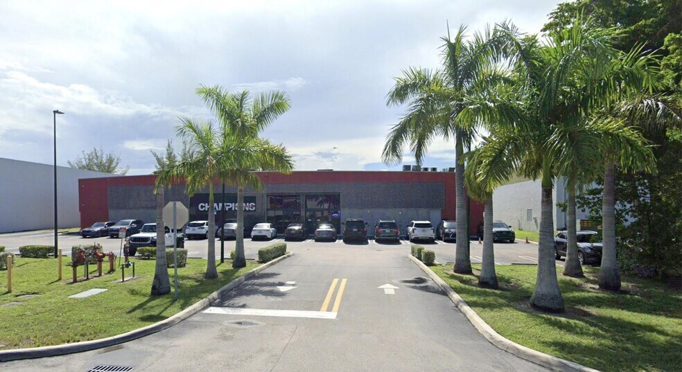 More Photos Of 1360 NW 88th Ave, Doral Bar For Sale