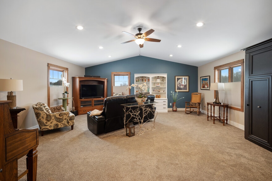 More Photos Of 6163 N Meridian Rd, Hope Flex For Sale