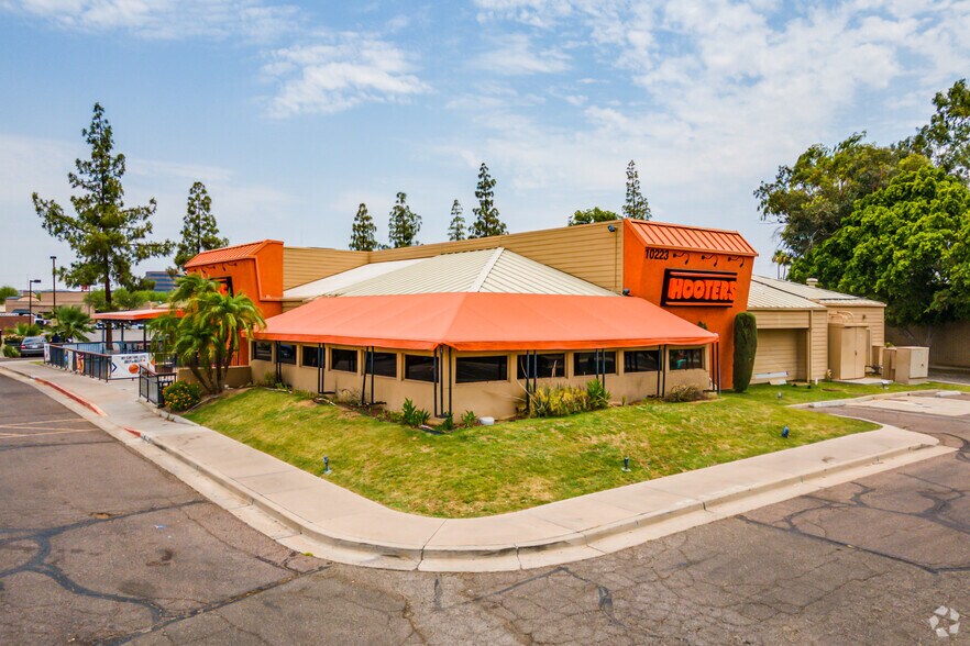 More Photos Of 10223 N Metro Pky E, Phoenix Restaurant For Lease
