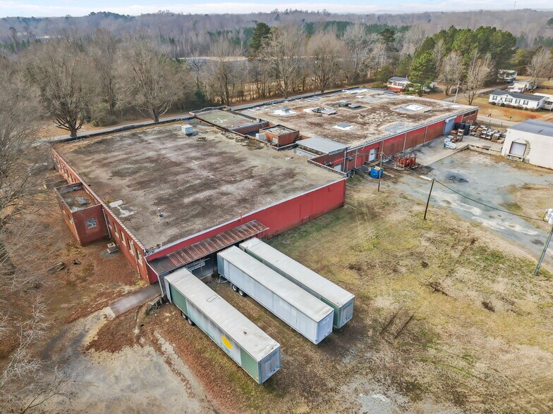 More Photos Of 312 W Luther Ave, Liberty Manufacturing For Sale