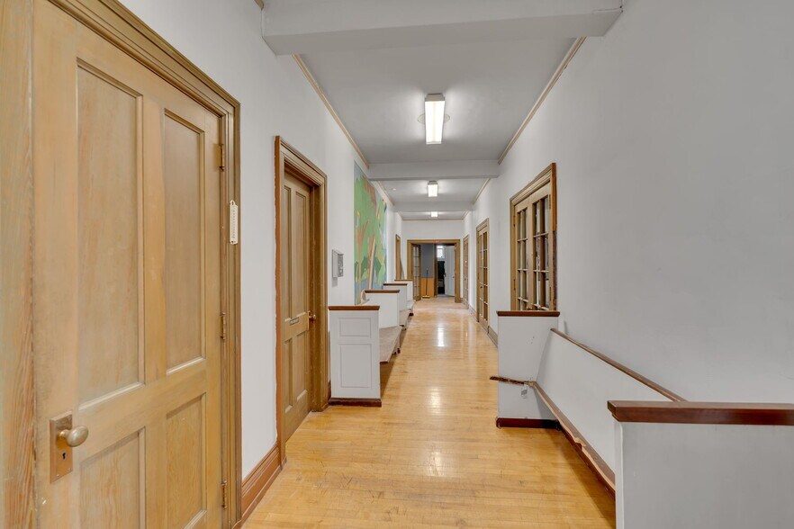 More Photos Of 187 Southside Pky, Buffalo Office For Lease