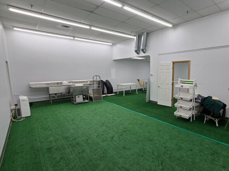 More Photos Of 1-200 Fairport Village Lndg, Fairport Unknown For Lease