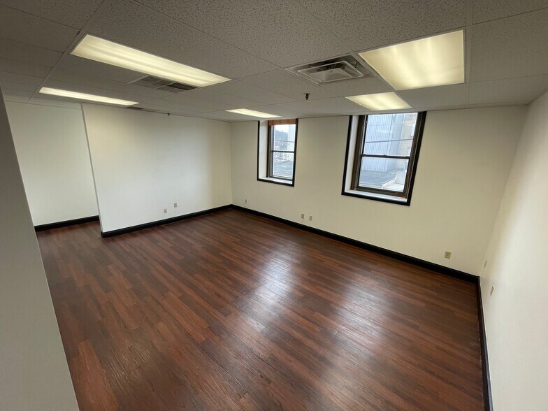 More Photos Of 2701 Spring Grove Ave, Cincinnati Warehouse For Lease