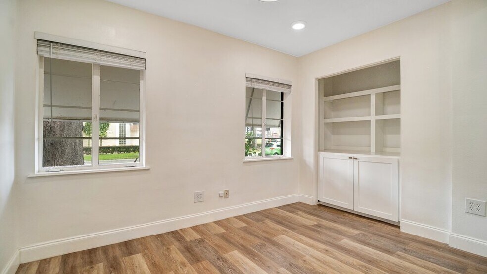 More Photos Of 230 E Marks St, Orlando Office Residential For Lease