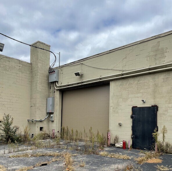 More Photos Of 21221 W Eight Mile Rd, Detroit Auto Repair For Lease