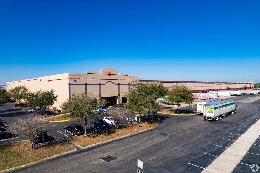 More Photos Of 6870 Firstpark Blvd, Lakeland Distribution For Lease